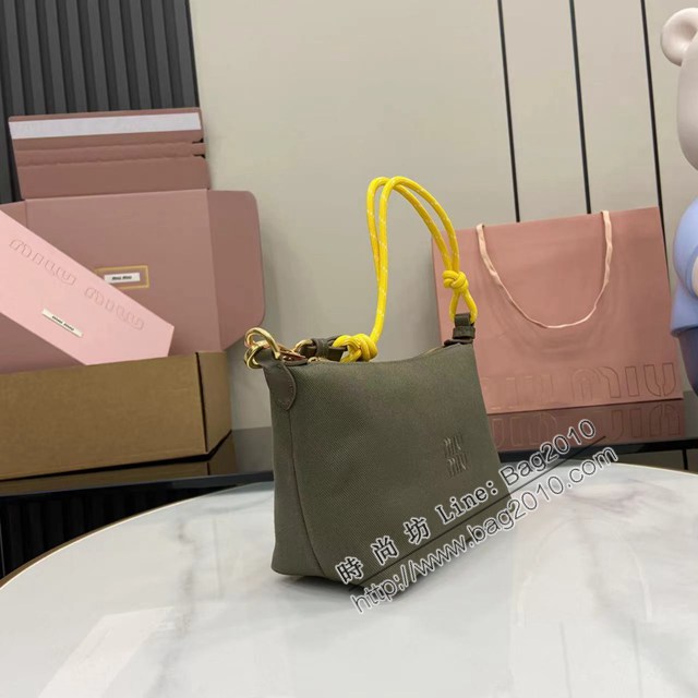 MIU MIU專櫃繆繆最新款帆布飯盒包肩背包 jh2937型號：5NE841